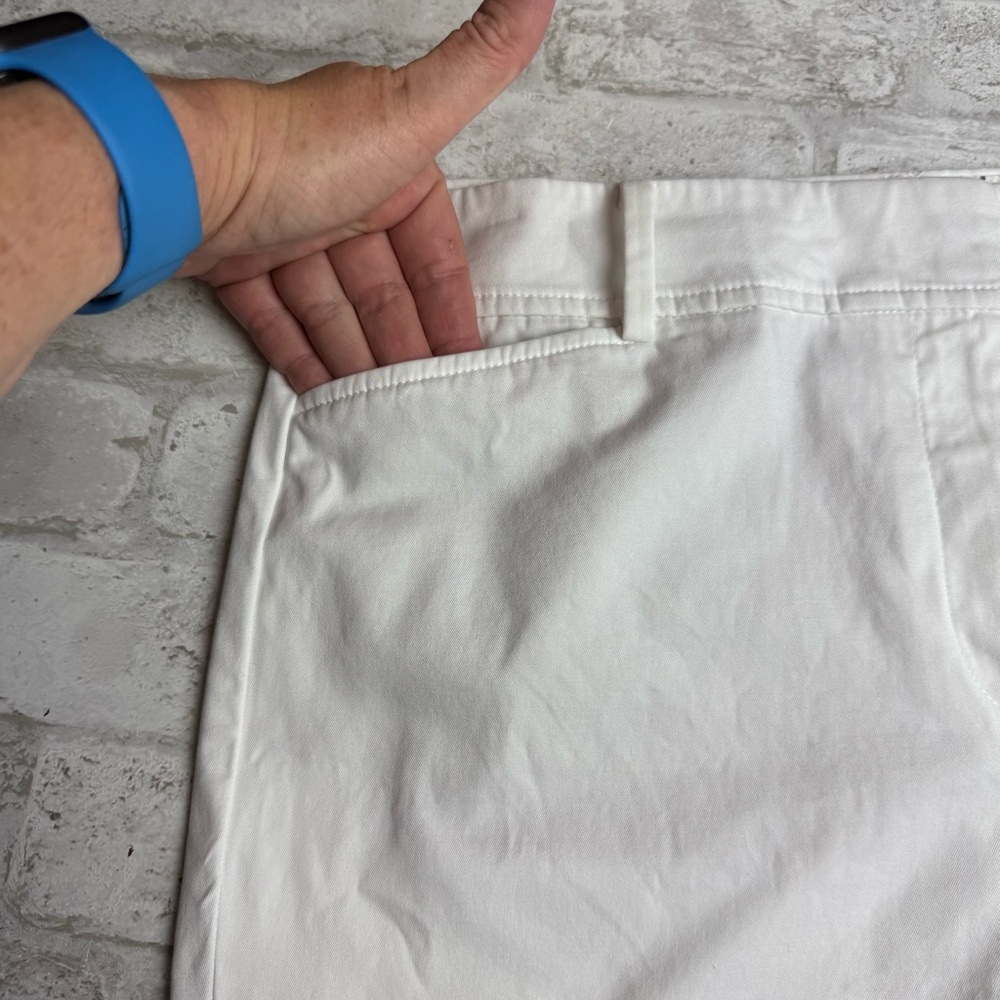 Talbots Perfect Shorts Bermuda White Size 8 EUC - Picture 4 of 11